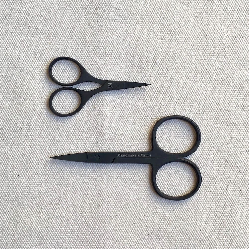 Wide Bow Scissors