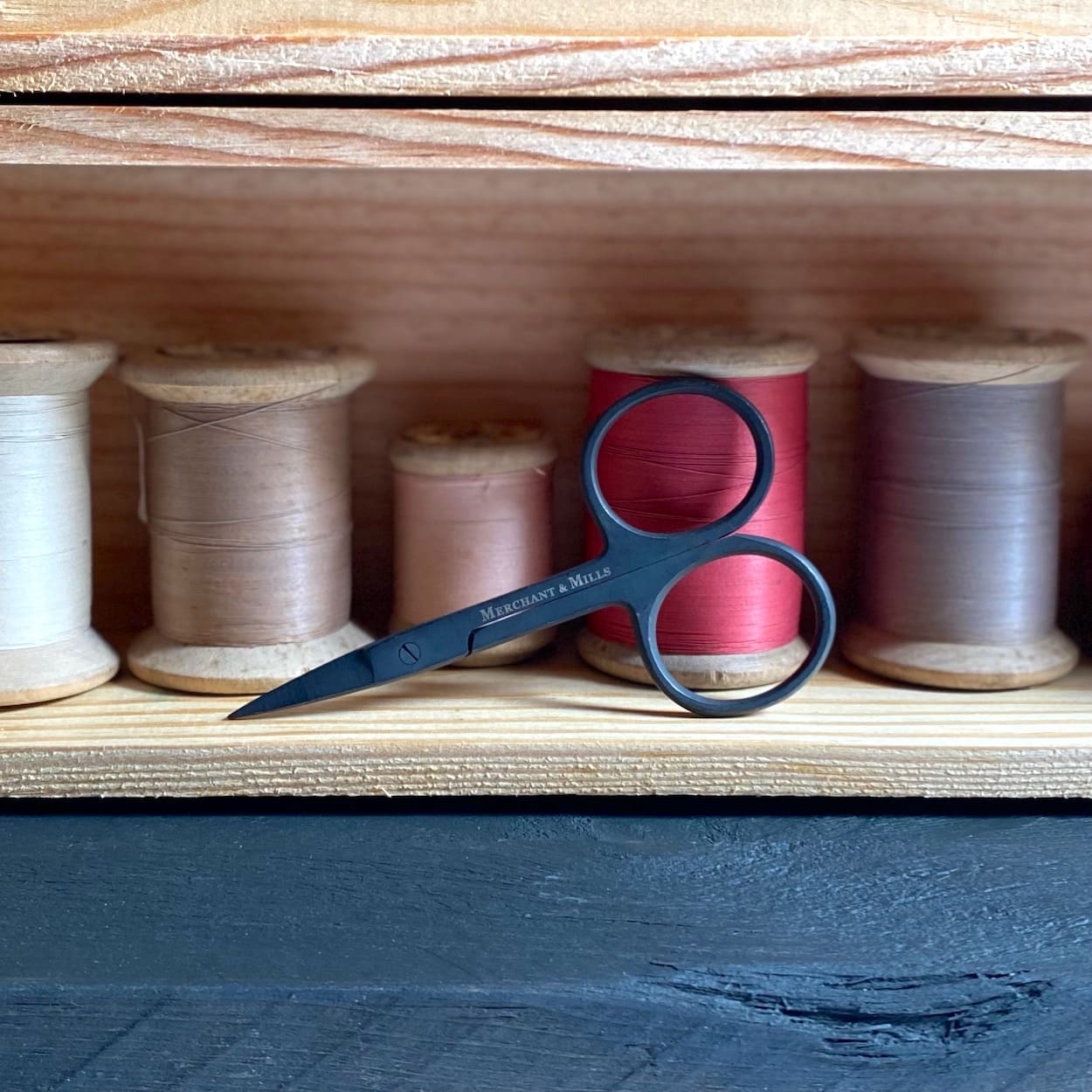 Wide Bow Scissors