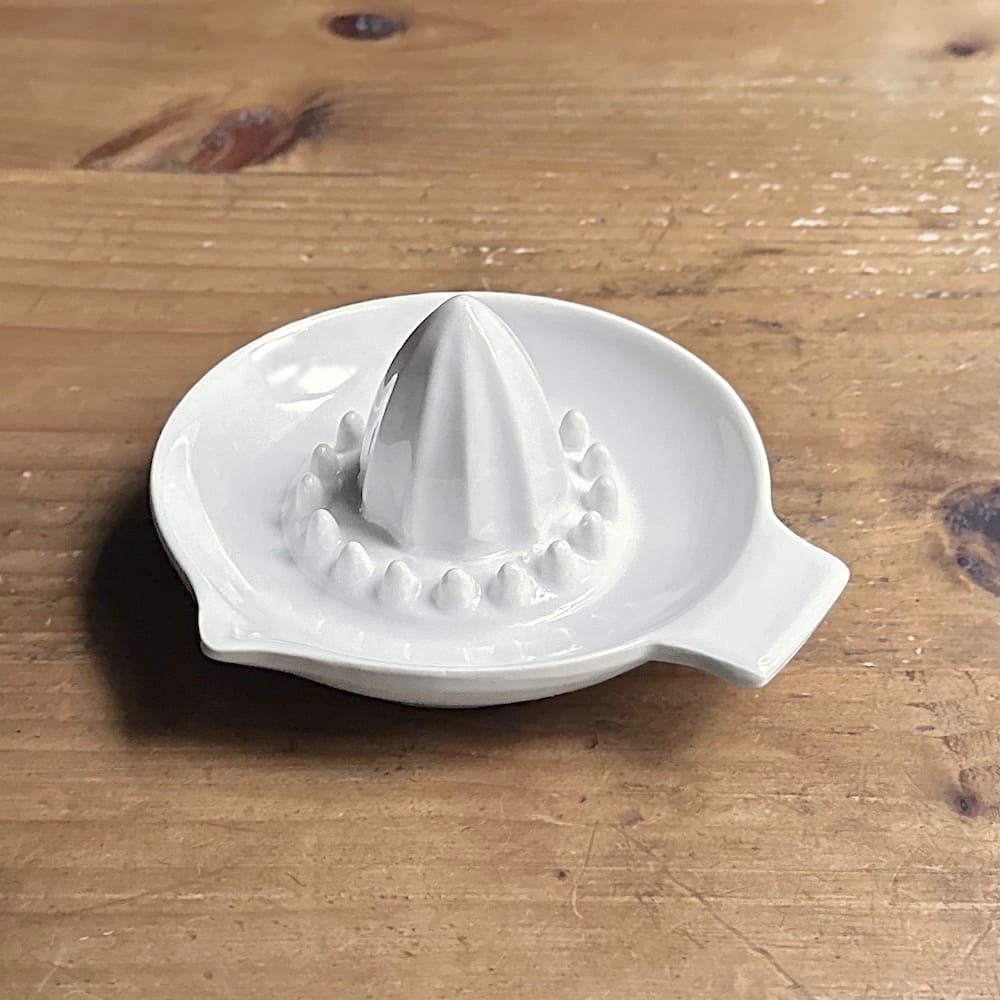 Rialto Lemon Squeezer - White Porcelain