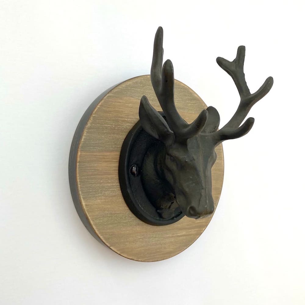 Oval Mounted Stag Head Hook - Light